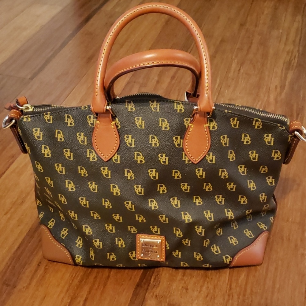PERFECT CONDITION! Dooney & Bourke purse.